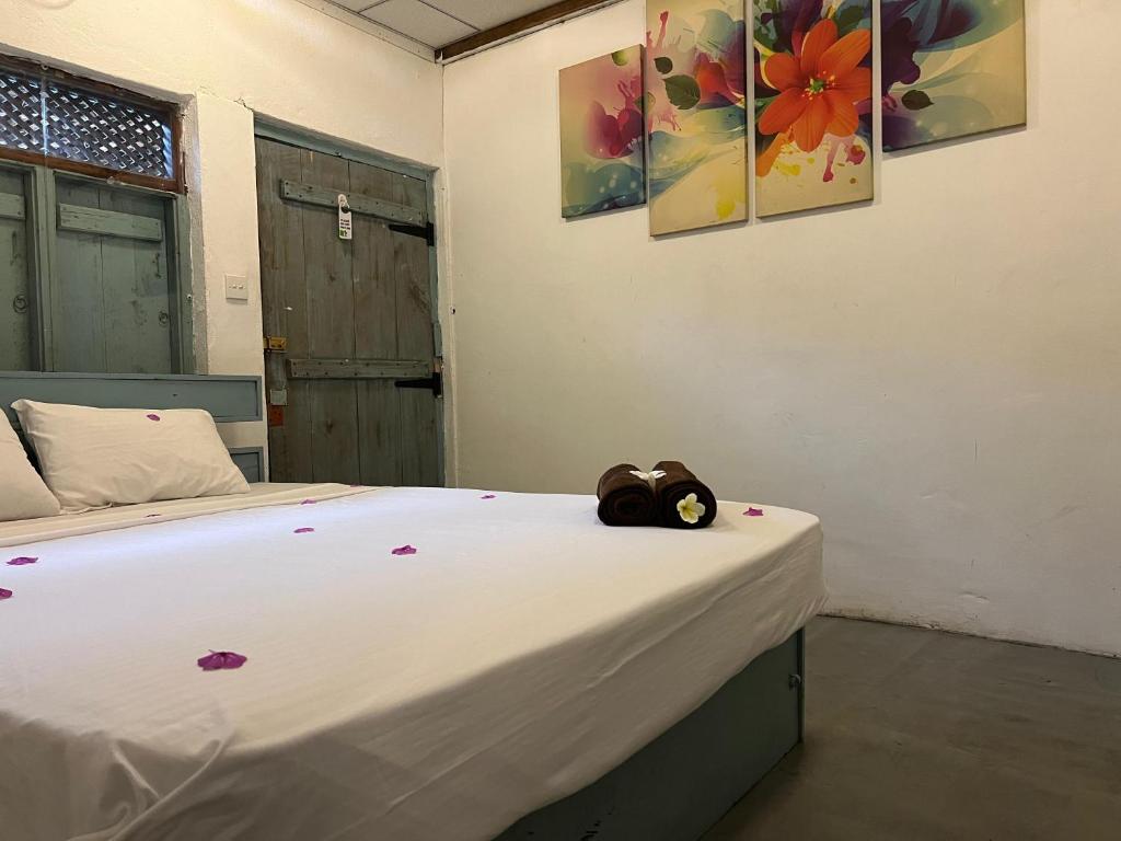 Postel nebo postele na pokoji v ubytování Cactus Arugambay