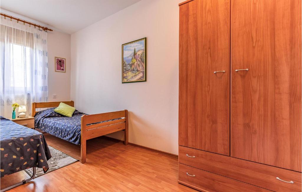 Posteľ alebo postele v izbe v ubytovaní 2 Bedroom Beautiful Apartment In Pula