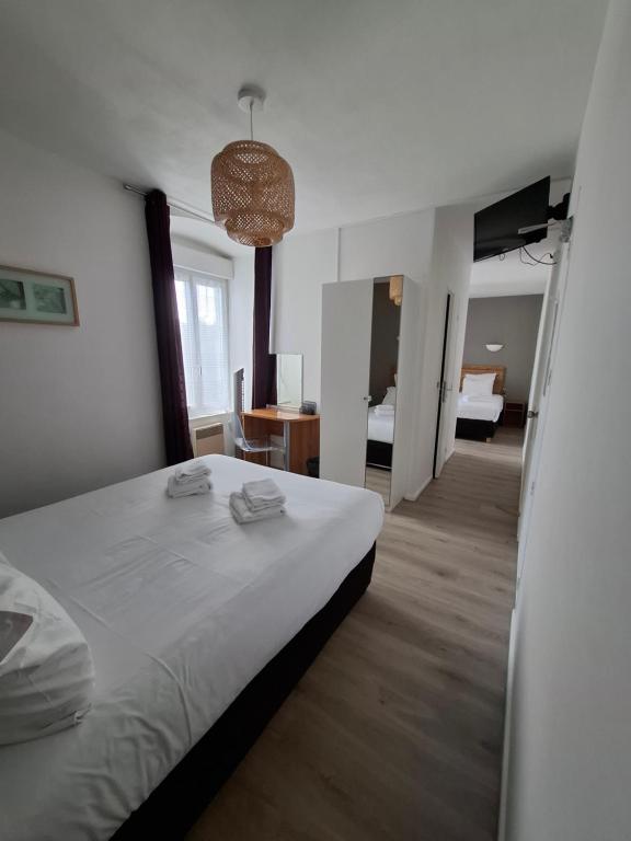 Hôtel du Château - Vierpersoonskamer Met Badkamer