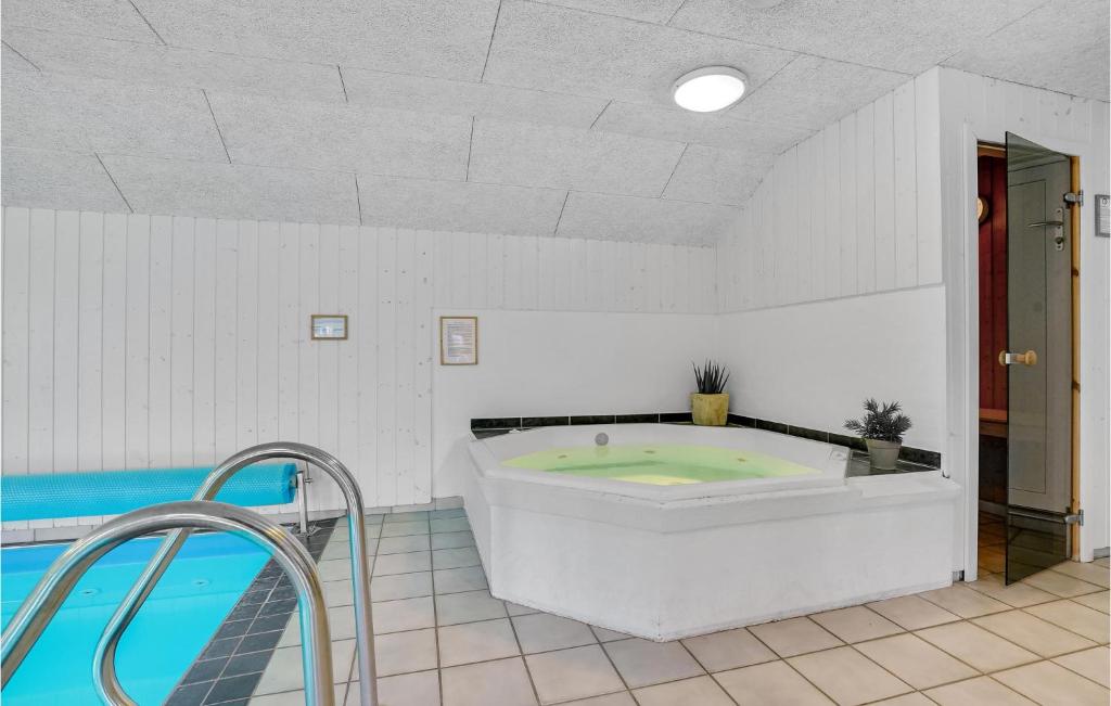 Fotografie z fotogalerie ubytování Gorgeous Home In Oksbøl With Sauna v destinaci Oksbøl