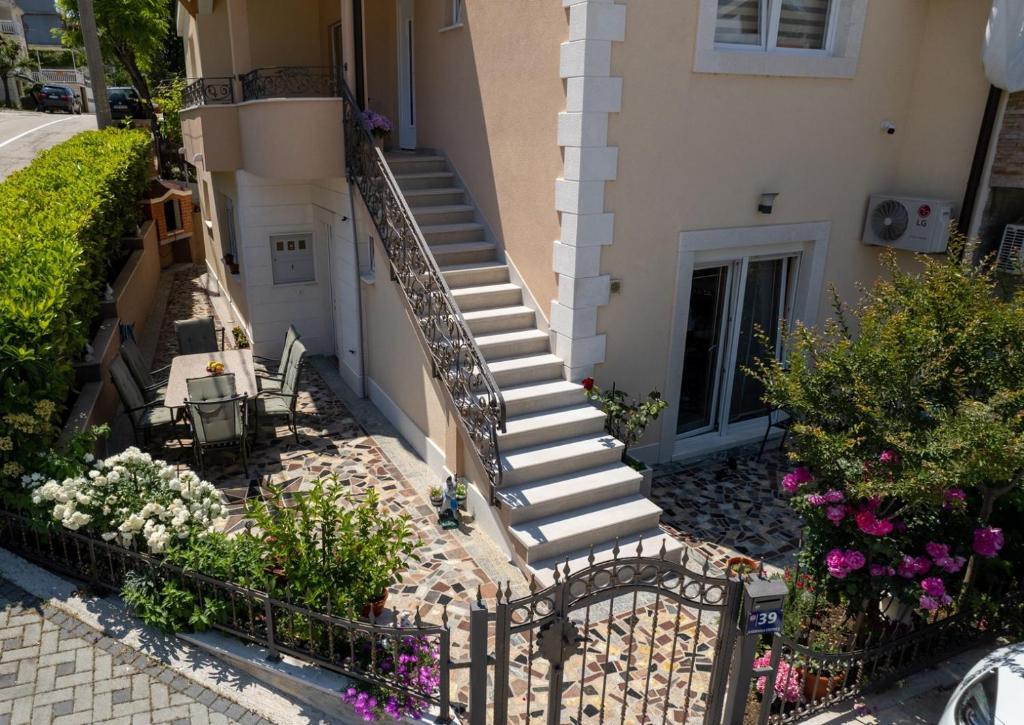 Zahrada ubytování Guest House Ardiana