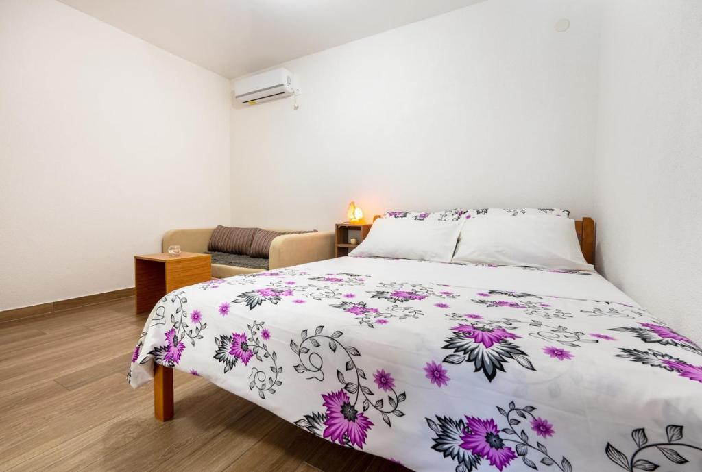 Postel nebo postele na pokoji v ubytování Guest House Ardiana