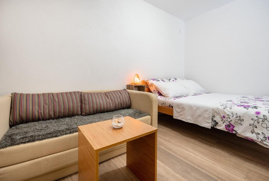 Postel nebo postele na pokoji v ubytování Guest House Ardiana