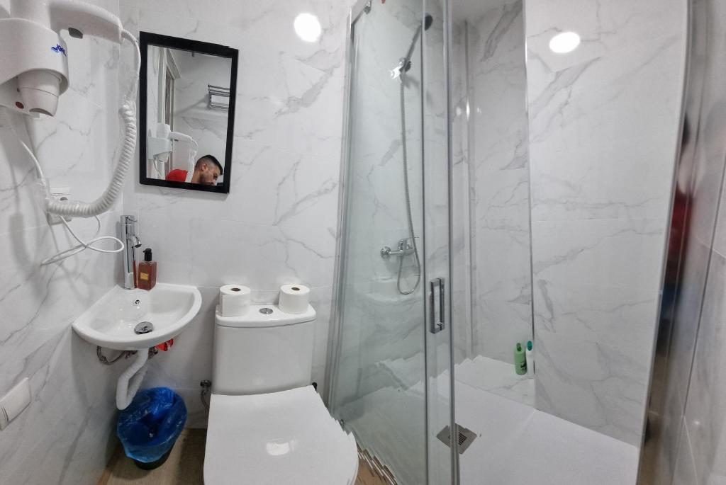 A bathroom at Mini Estudio Lovely Chueca