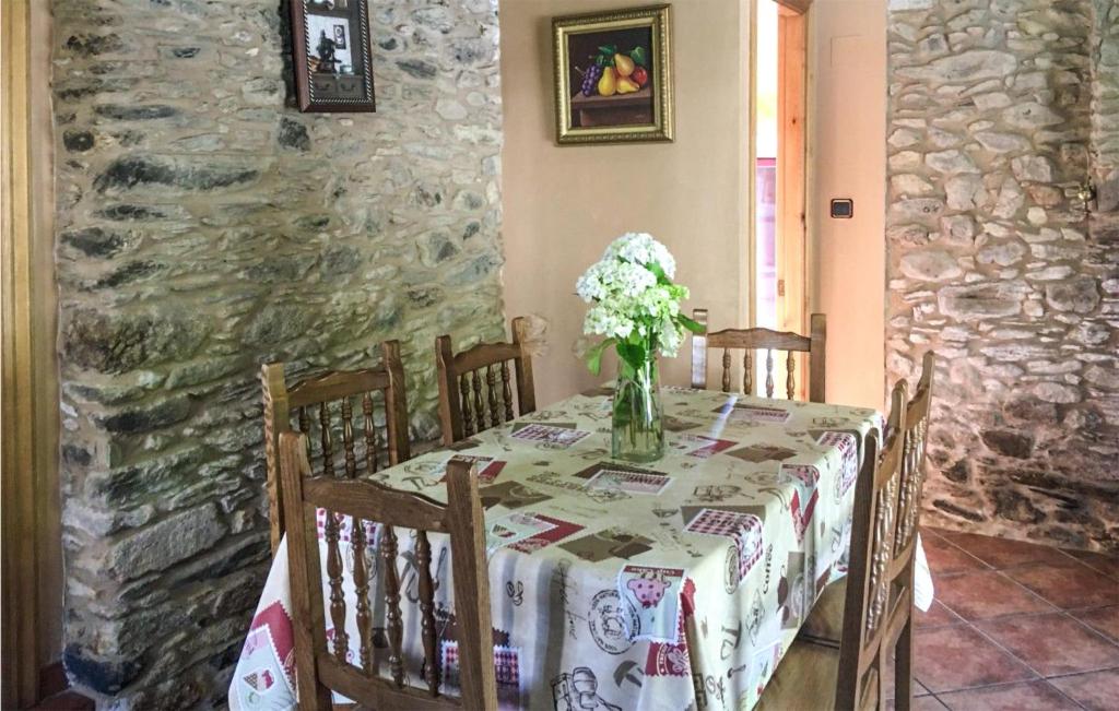Kép 3 Bedroom Cozy Home In Ortigueira szállásáról Couzadoiróban a galériában