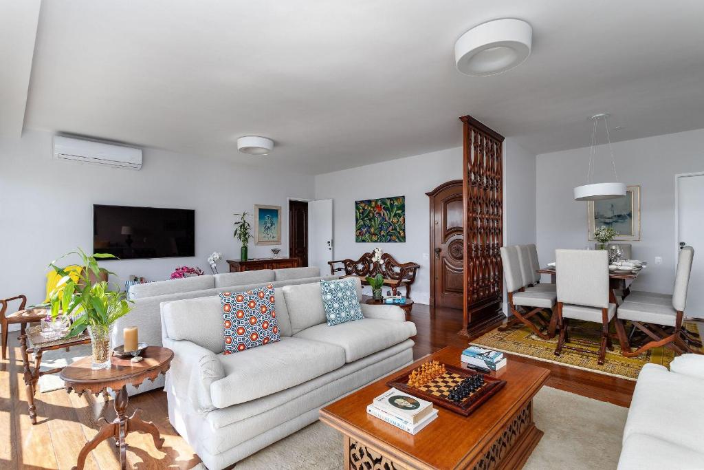 Гостиная зона в Apartamento vista mar e vista pão de açúcar