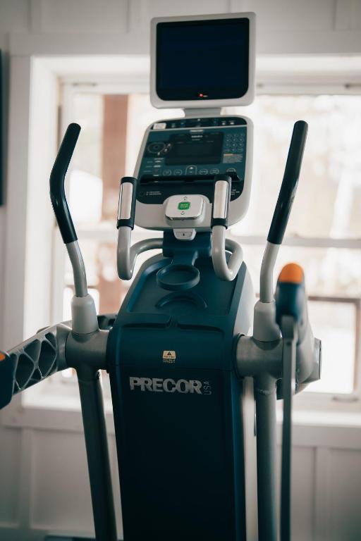Fitness centrum a/nebo fitness zařízení v ubytování Lakefront Mountain View - Resort Loft