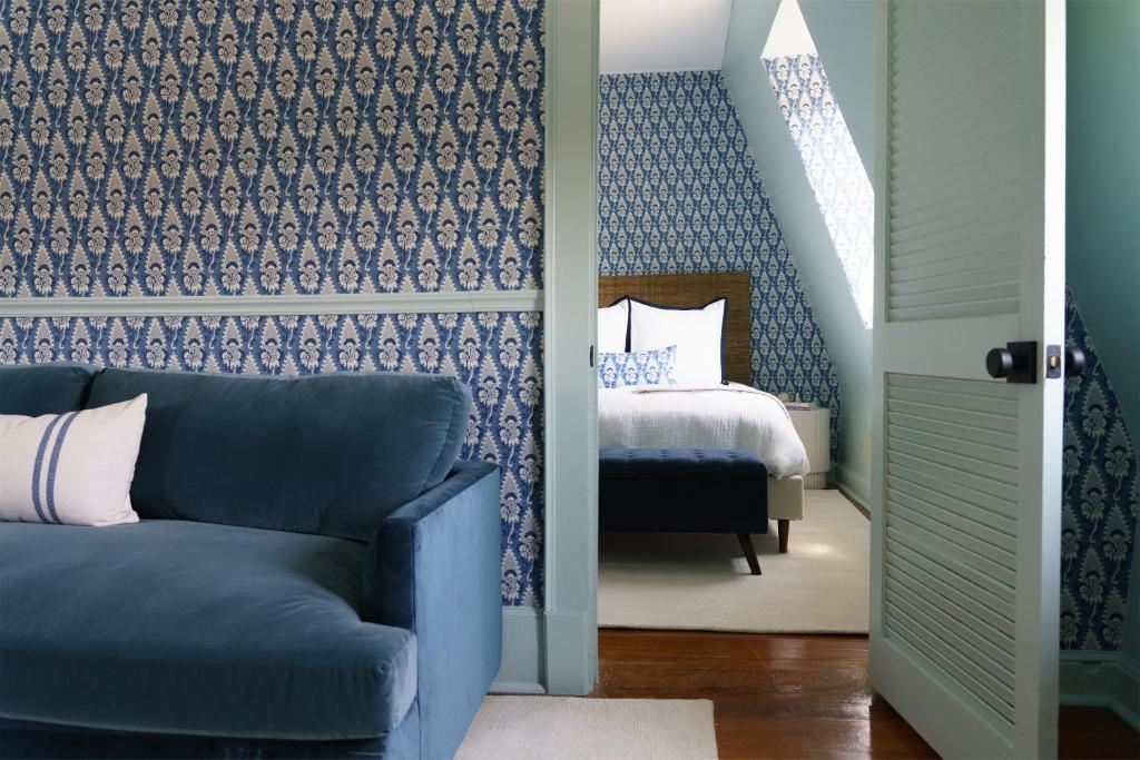 The Burbank Rose Inn - Deluxe Familiesuite