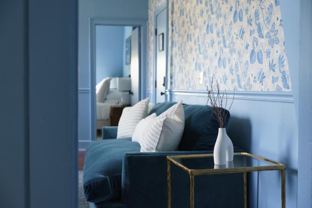 The Burbank Rose Inn - Deluxe Familiesuite