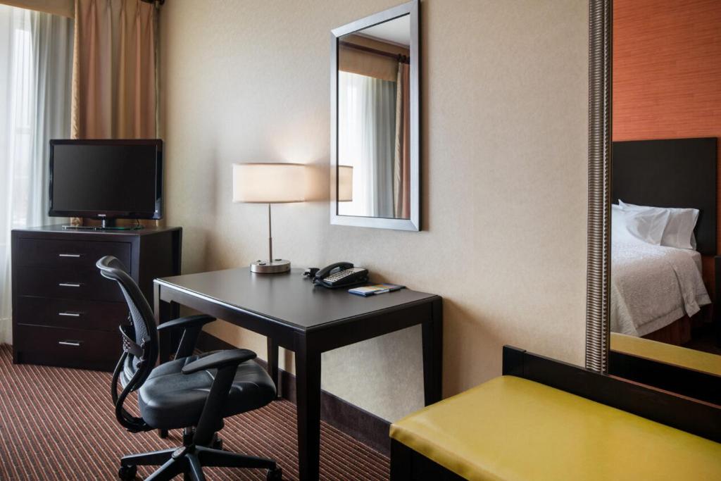 Postel nebo postele na pokoji v ubytování Hampton Inn and Suites Ogden