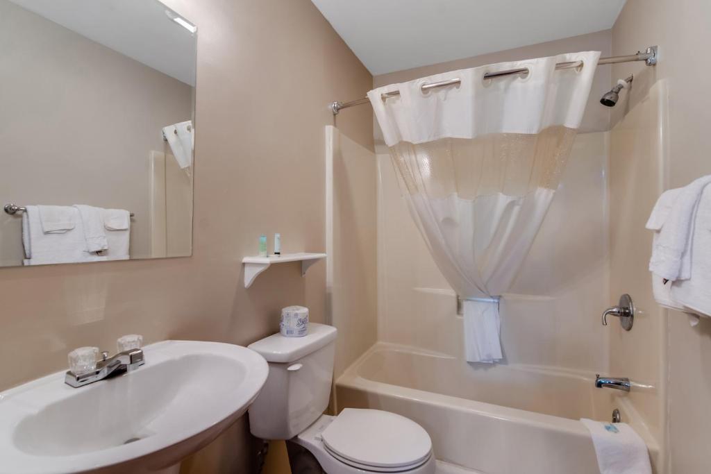 Americas Best Value Inn Torrington, CT - スタンダード キングルーム（禁煙）