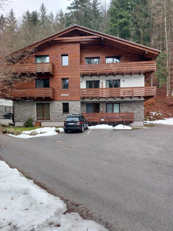 Budova, kde se apartmán nachází