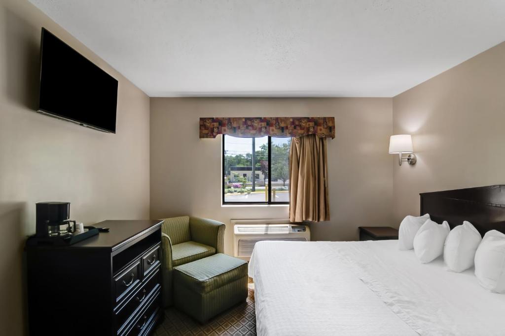 Americas Best Value Inn Torrington, CT - デラックス ファミリー スイート