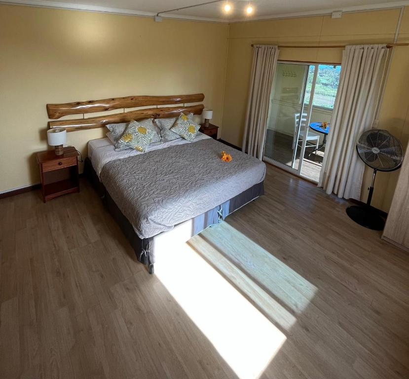 Una cama o camas en una habitación de Hotel Uka Mana