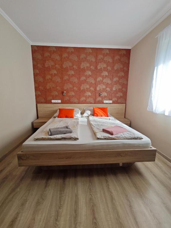 Postel nebo postele na pokoji v ubytování Tavi Panzió