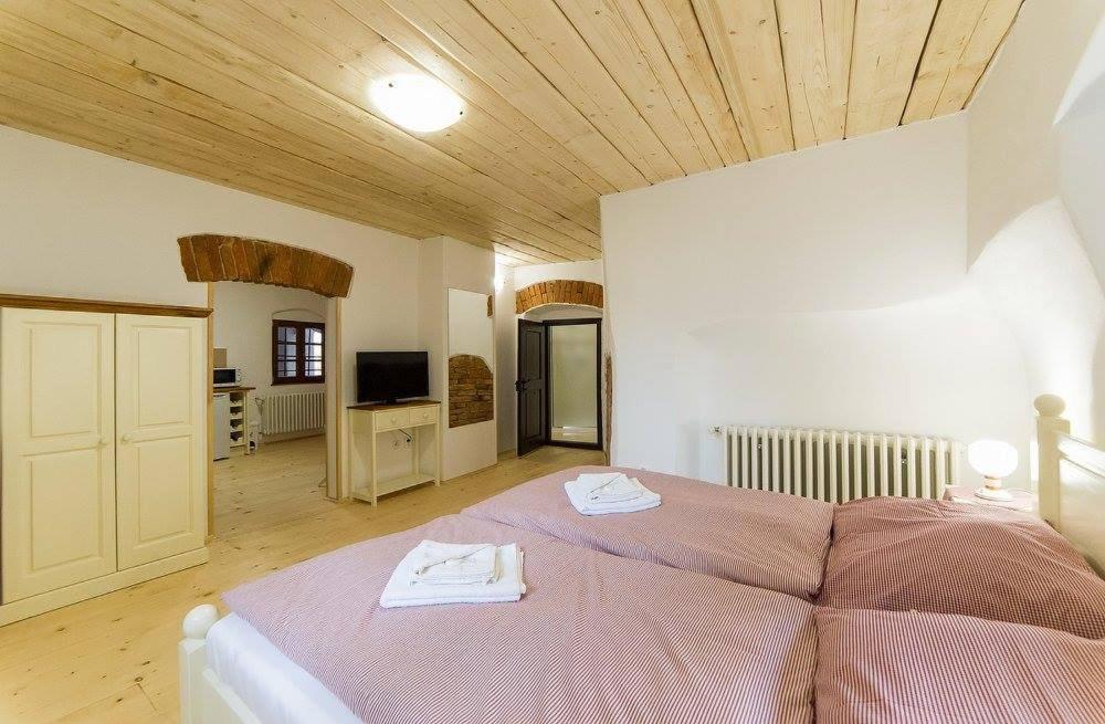 Postel nebo postele na pokoji v ubytování Penzion u Františka