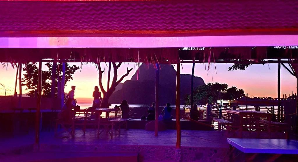OIA Beach Hostel - El Nido 3