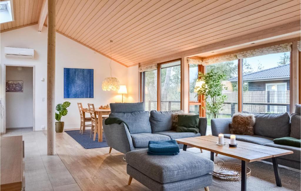 Posezení v ubytování 3 Bedroom Stunning Home In Græsted