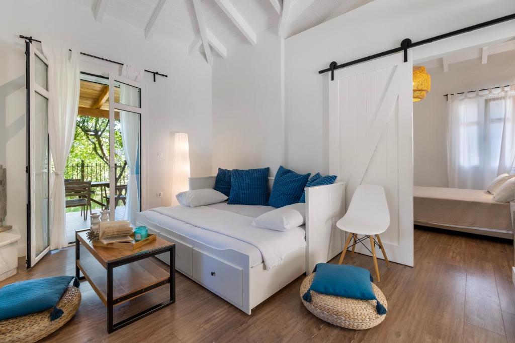 Postel nebo postele na pokoji v ubytování Apanema Mindfulness Resort Lefkada - ultra fast Starlink WiFi in 2025