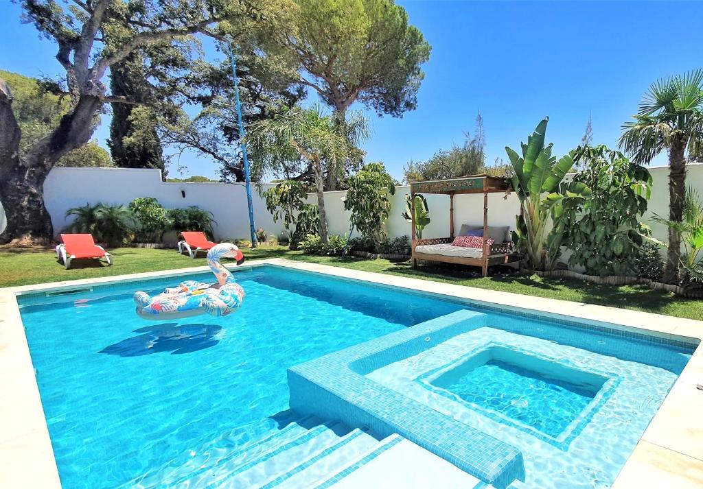 Bazén v ubytovaní Villa Edén, Casa Rural lujo con Chimenea Piscina alebo v jeho blízkosti