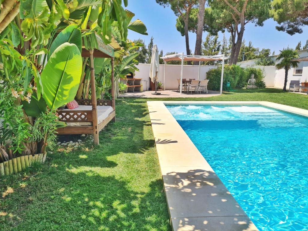 Bazén v ubytovaní Villa Edén, Casa Rural lujo con Chimenea Piscina alebo v jeho blízkosti