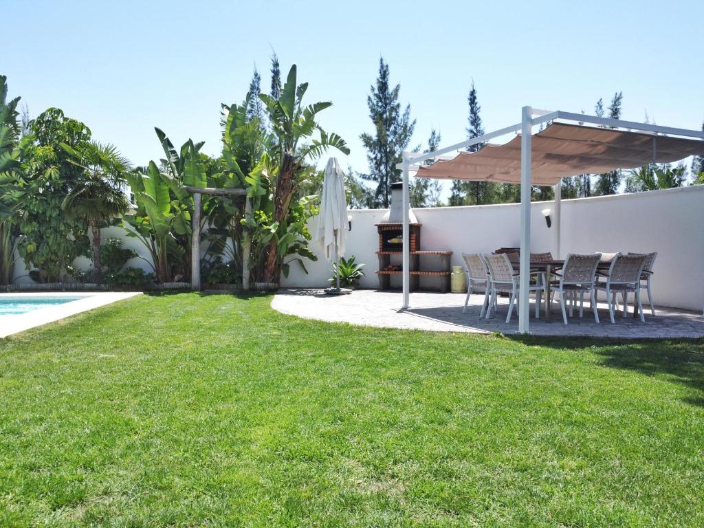 Bazén v ubytovaní Villa Edén, Casa Rural lujo con Chimenea Piscina alebo v jeho blízkosti