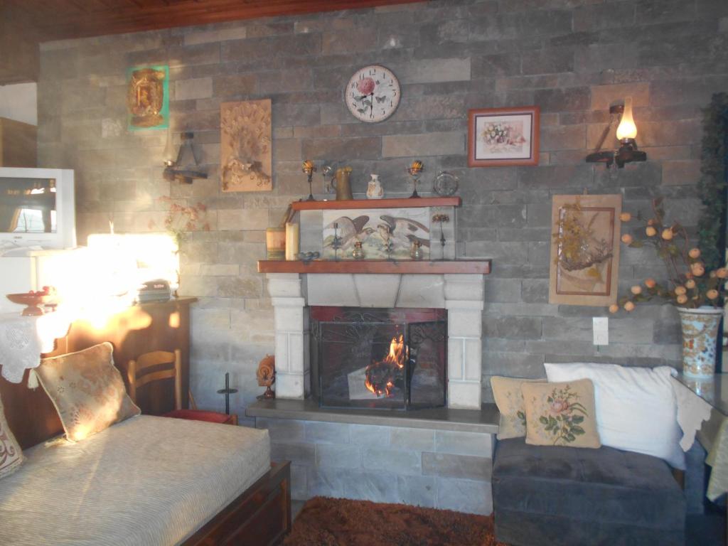 A seating area at Gerakofolia Rooms to Let