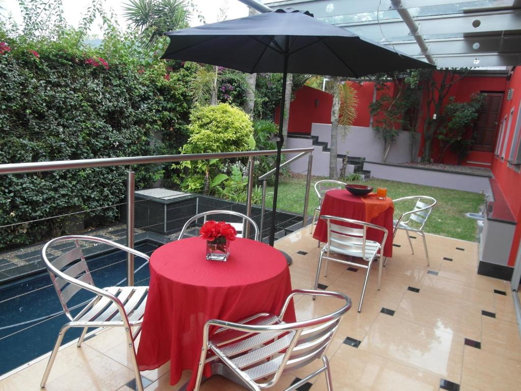 Red Square Home - Luxury Room