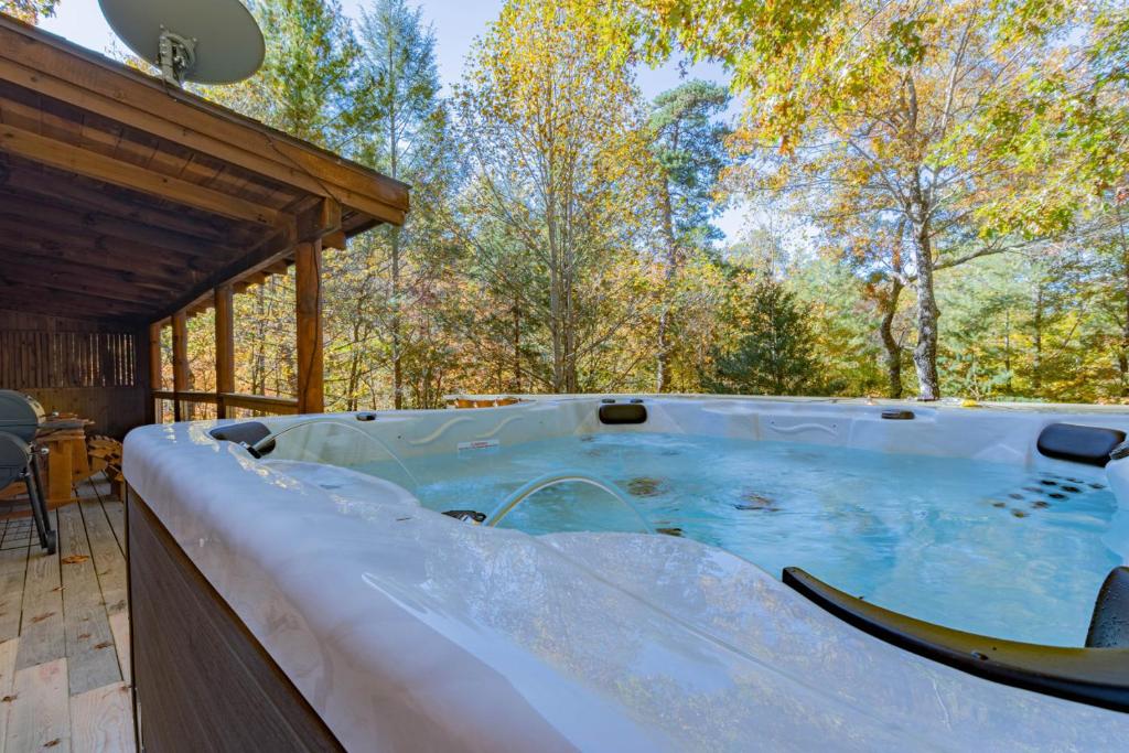 Buck Board Lodge w/ Hot Tub, Fire Pit & Game Room!, Sevierville ...