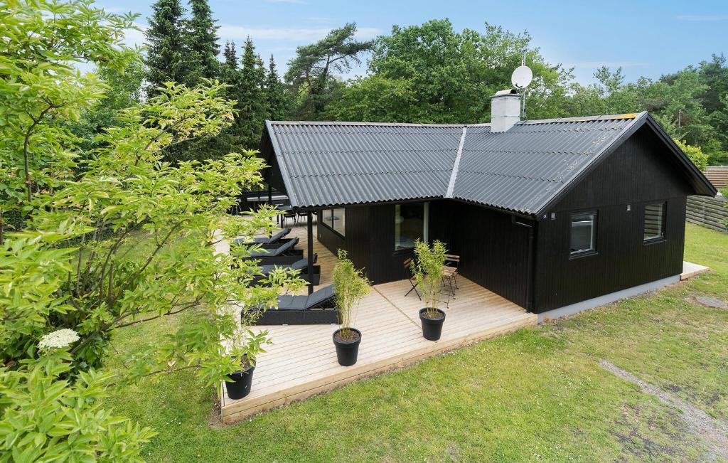 Taman di luar 3 Bedroom Cozy Home In Nexø