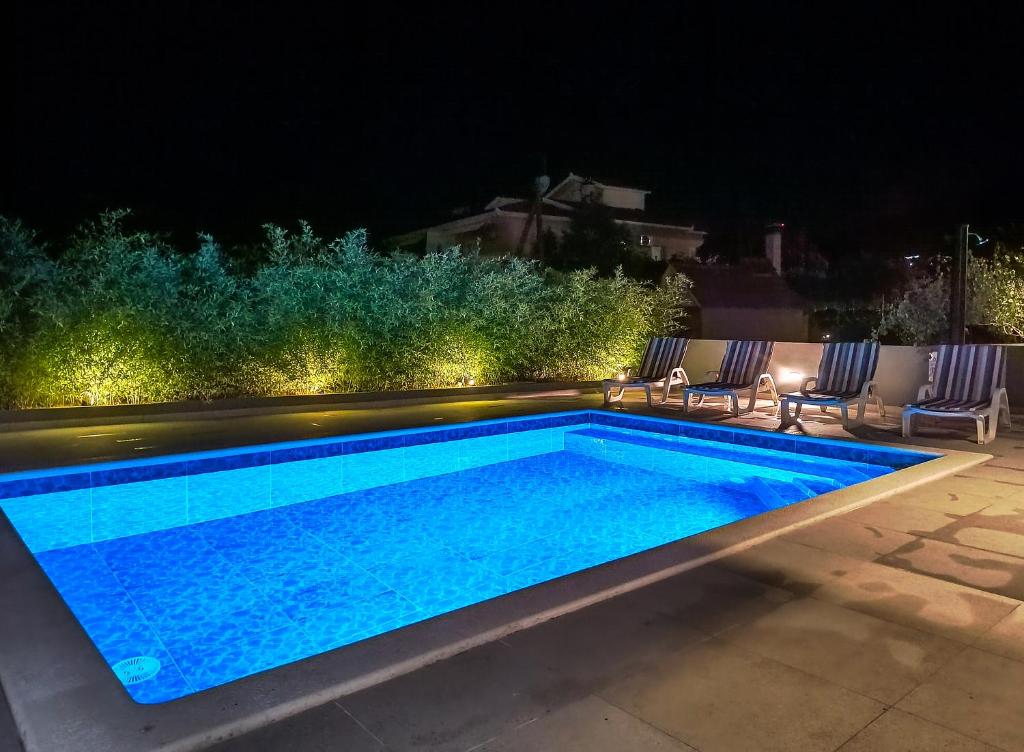 Bazén v ubytovaní d'House Vinišće alebo v jeho blízkosti