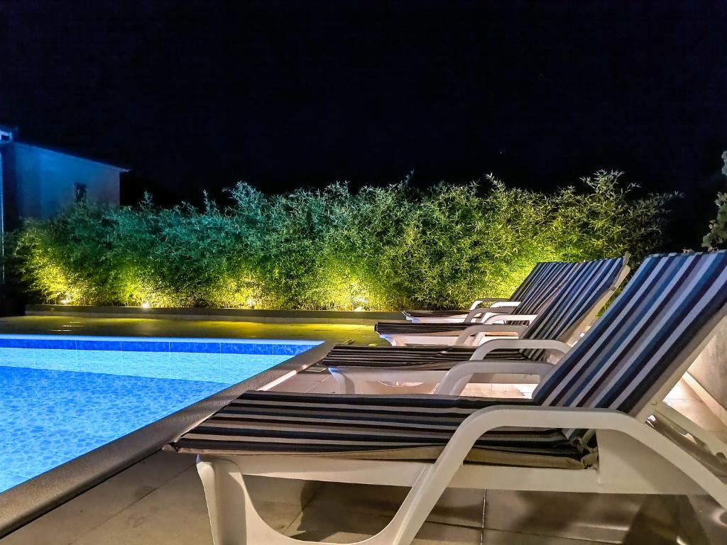 Bazén v ubytovaní d'House Vinišće alebo v jeho blízkosti