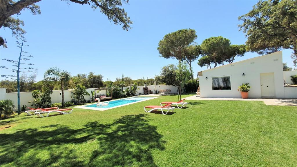 Bazén v ubytovaní Villa Edén, Casa Rural lujo con Chimenea Piscina alebo v jeho blízkosti
