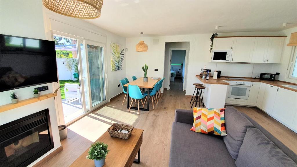 Kuchyňa alebo kuchynka v ubytovaní Villa Edén, Casa Rural lujo con Chimenea Piscina