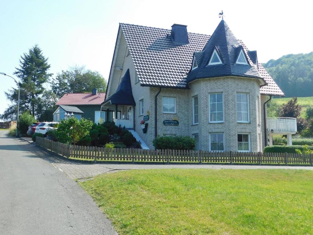Fotografie z fotogalerie ubytování Ferienwohnung Dünschede mit Garten und Terrasse v destinaci Brilon