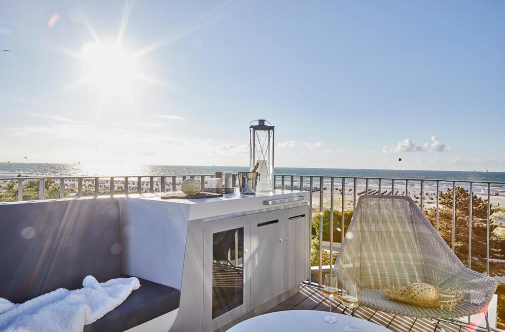 Ein Balkon oder eine Terrasse in der Unterkunft Baltic Hideaways Beach Hotel Warnemünde