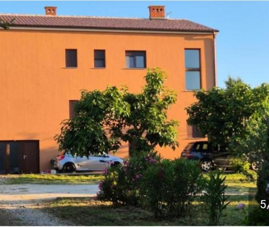 Budynek, w którym mieści się apartament