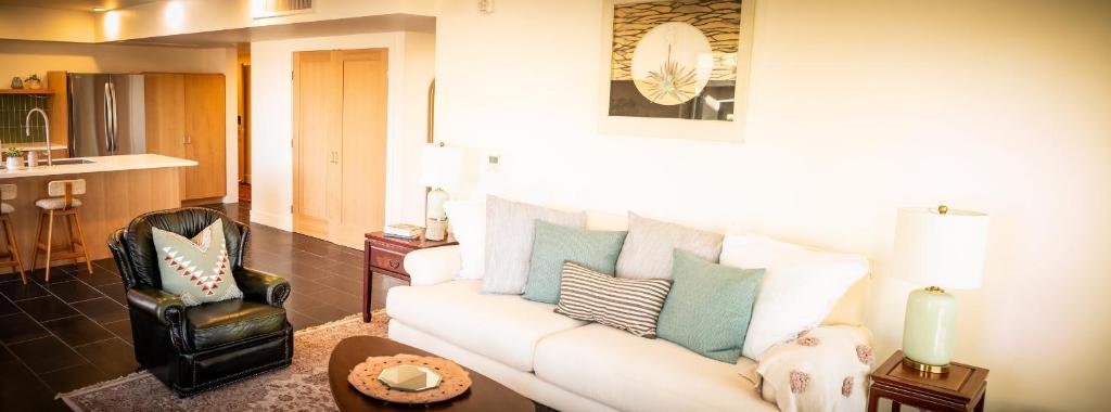 Posezení v ubytování Shorehouse Hotel