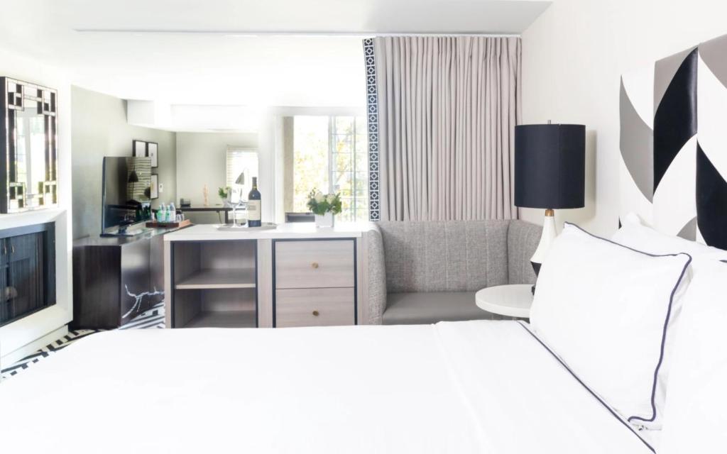 Chamberlain West Hollywood - Signature King Suite, Top Floor With Balcony