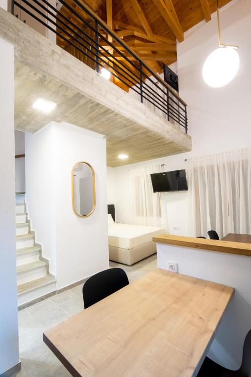 TV a/nebo společenská místnost v ubytování ΕΠΟΣ hotel