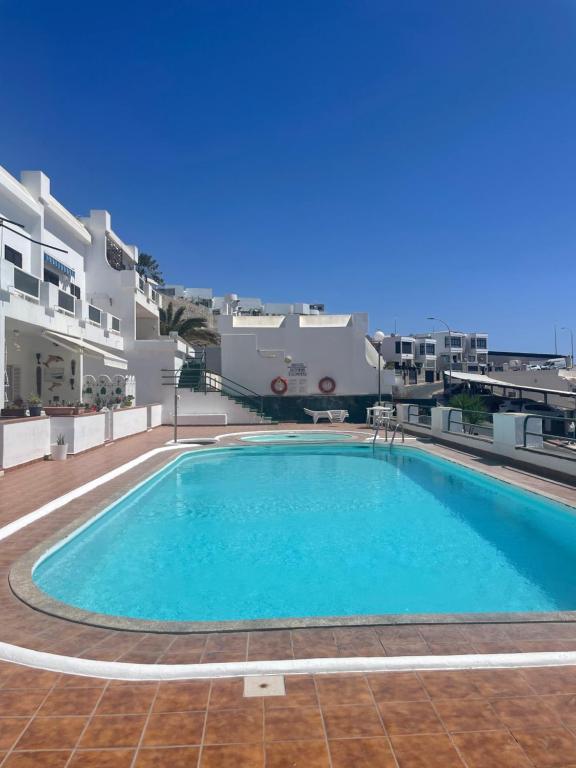 a large swimming pool on the roof of a building at San Miguel Apartment Amadores Beach in Puerto Rico de Gran Canaria