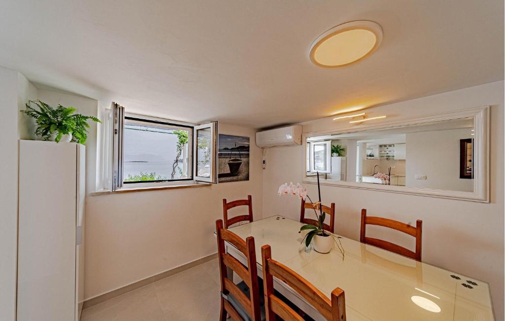 Kuchnia lub aneks kuchenny w obiekcie Apartment Koludrt Bb Croatia