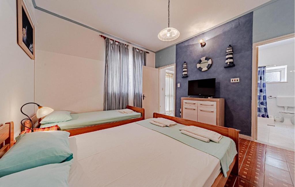 Łóżko lub łóżka w pokoju w obiekcie Apartment Koludrt Bb Croatia