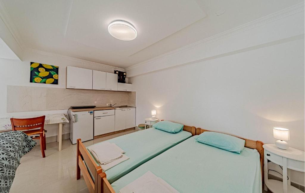 Łóżko lub łóżka w pokoju w obiekcie Apartment Koludrt Bb Croatia