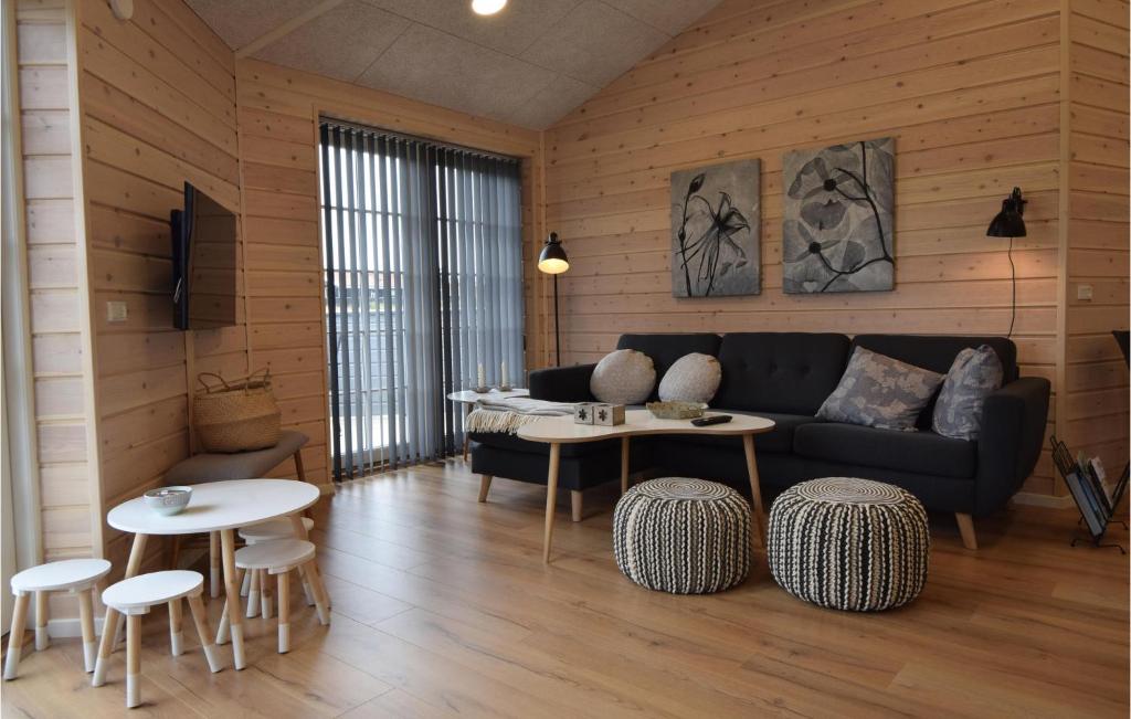 Posezení v ubytování Cozy Home In Fanø With Kitchen