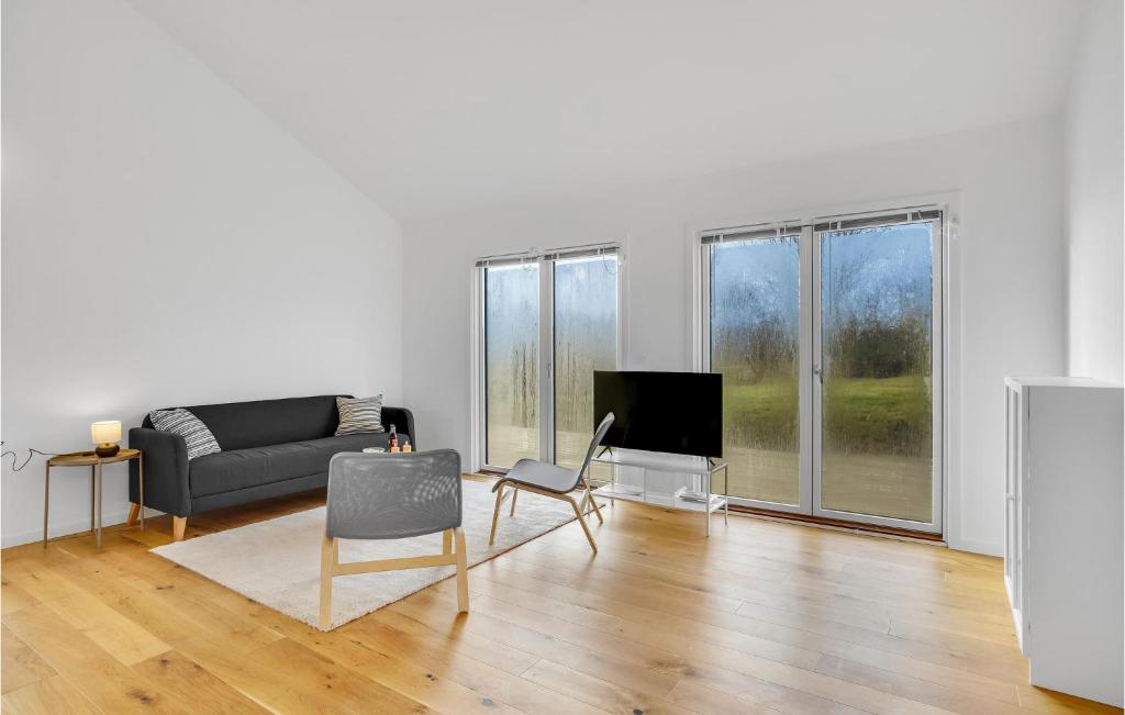 TV a/nebo společenská místnost v ubytování 3 Bedroom Stunning Home In Vordingborg