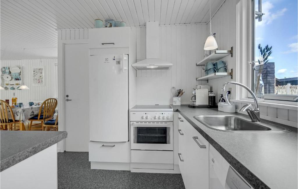 Kuchyň nebo kuchyňský kout v ubytování Stunning Home In Slagelse With Kitchen