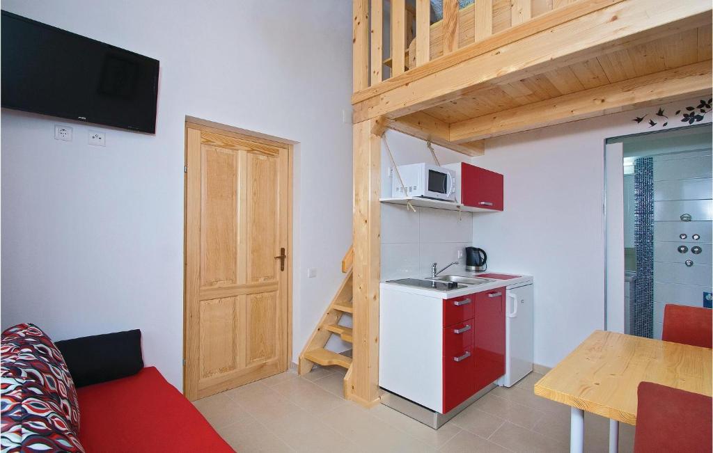 Kuchyňa alebo kuchynka v ubytovaní Amazing Apartment In Pula With Kitchen