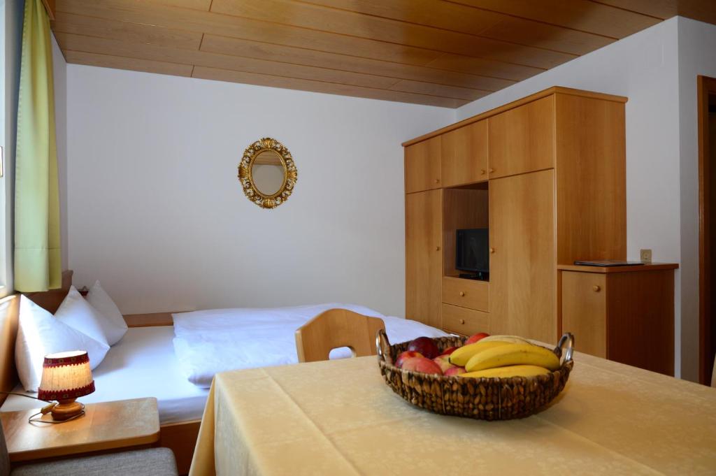 a basket of fruit on a table in a room at Residence Granvara in Ortisei