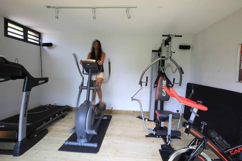 Fitness centrum a/nebo fitness zařízení v ubytování Villa Maido Luxe